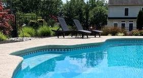 Custom-Pool-with-Bench-Seat